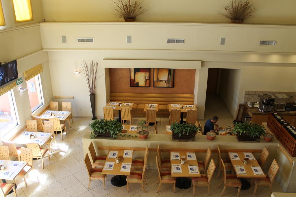 Hotel Plaza Las Quintas แอร์มอซิโญ ภายนอก รูปภาพ