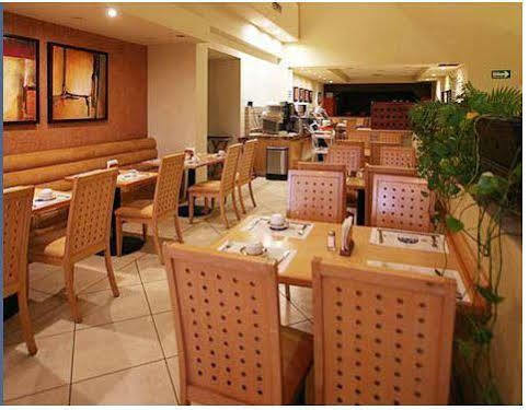 Hotel Plaza Las Quintas แอร์มอซิโญ ภายนอก รูปภาพ